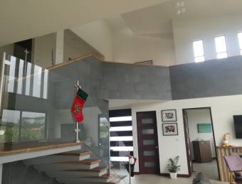 VENDO BELLA Y AMPLIA  CASA EN CONDOMINIO EN SAN ISIDRO HEREDIA