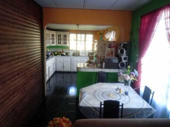 Espaciosa casa en Guápiles para que vivas con tu familia. Cg 20-177