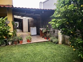 Se vende Casa en tranquila zona residencial, Santa Bárbara de Heredia 21-776