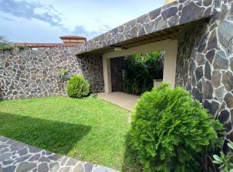 Venta de Casa en San Rafael de Escazú. 21-289a