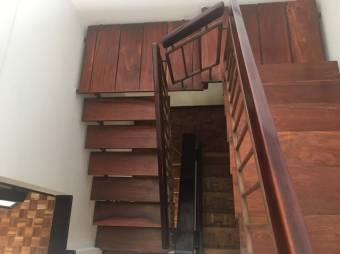 Venta de Casa en San Rafael de Escazú. 21-829a