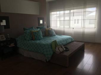 Venta de Casa en Escazú Centro. 21-830a 