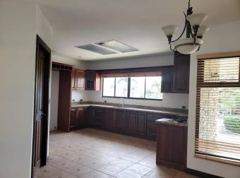 Venta de Casa en San Rafael de Escazú. 20-1056a