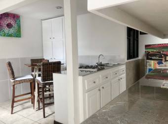 CityMax vende casa en Escazú centro con apartamento estudio 