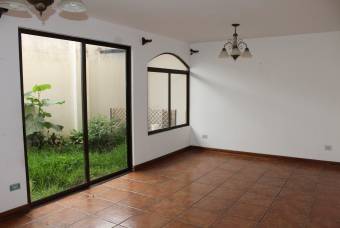 Venta de casa ubicada en San José, Montes de Oca, Condominio Flores de Bouganvillea