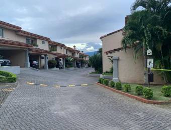 Venta de casa ubicada en San José, Escazú; Condominio El Cortijo