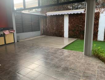 Venta de casa ubicada en San José, Curridabat, Urbanización Lomas de Ayarco