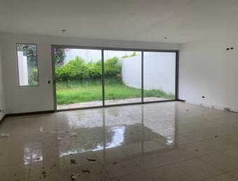 Venta de casa ubicada en San José, Escazú, Condominio Las Yagrumas