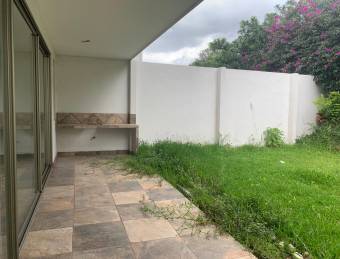 Venta de casa ubicada en San José, Escazú, Condominio Las Yagrumas