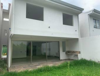 Venta de casa ubicada en San José, Escazú, Condominio Las Yagrumas