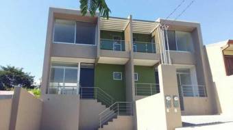 se alquila espacioso apartamento con patio en brasil de santa ana  21-868