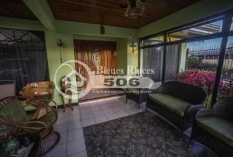 Vendo casa con apartamento en San Francisco Heredia #1557