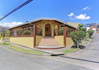 OPPORTUNITY! Freses, Curridabat, One-Story, 4500-ft2 House with Apartment