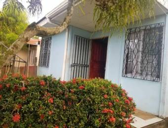 Bonita casa en Venta,  Guapiles Centro         CG-21-2095