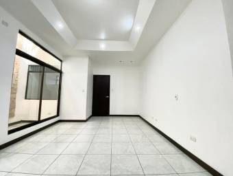 Se vende casa en Heredia, cercana al mall oxigeno