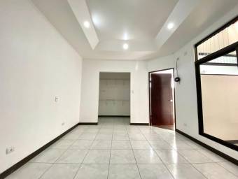 Se vende casa en Heredia, cercana al mall oxigeno