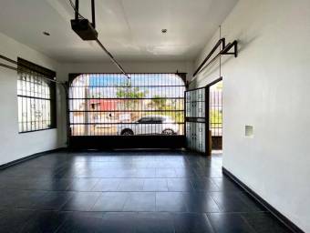 Se vende casa en Heredia, cercana al mall oxigeno