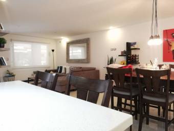 Se vende bella casa en Santa Ana, en lindo condominio 22-1616