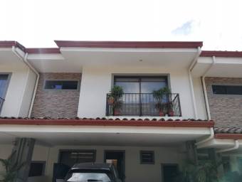 Se vende bella casa en Santa Ana, en lindo condominio 22-1616