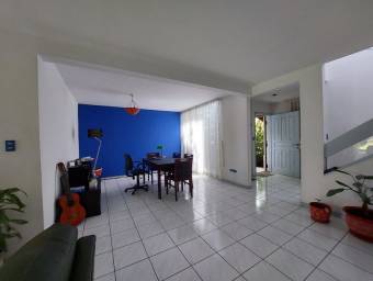 Se vende espectacular casa amplia en Escazu 22-342