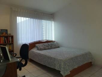 Se vende espectacular casa amplia en Escazu 22-342