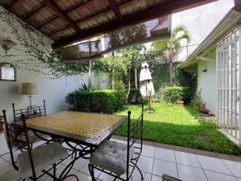 Se vende espectacular casa amplia en Escazu 22-342