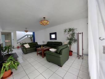 Se vende espectacular casa amplia en Escazu 22-342