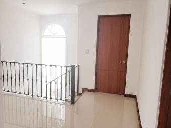 Se vende hermosa casa ubicada en zona de alta plusvalia. 20-1037