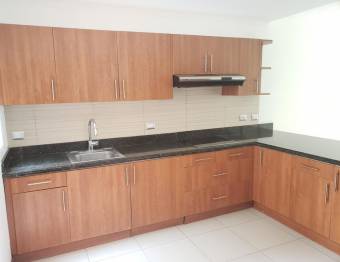 Se vende hermosa casa ubicada en zona de alta plusvalia. 20-1037