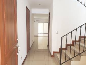 Se vende hermosa casa ubicada en zona de alta plusvalia. 20-1037