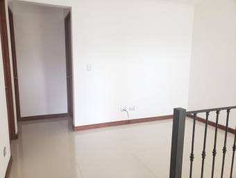 Se vende hermosa casa ubicada en zona de alta plusvalia. 20-1037