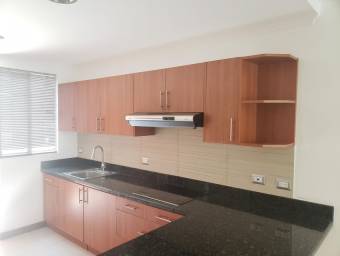 Se vende hermosa casa ubicada en zona de alta plusvalia. 20-1037