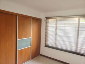 Se vende hermosa casa ubicada en zona de alta plusvalia. 20-1037