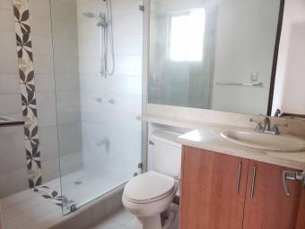 Se vende hermosa casa ubicada en zona de alta plusvalia. 20-1037