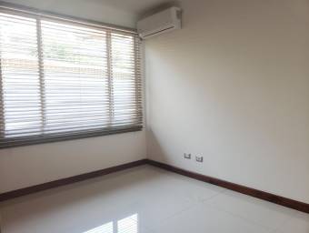 Se vende hermosa casa ubicada en zona de alta plusvalia. 20-1037