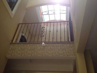 Se vende amplia casa en Alajuela centro. 22-391