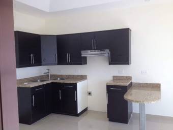 Se vende amplia casa en Alajuela centro. 22-391