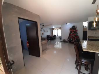 Se vende maravillosa casa en exclusivo condominio, en el Coyol, Alajuela.22-998