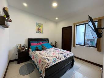 Se vende hermosa casa en condominio privado en el Coyol, Alajuela 21-2345