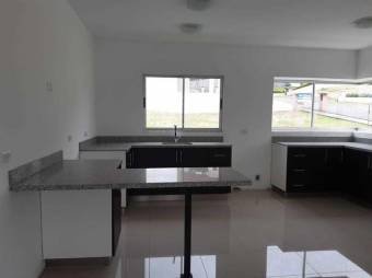 Se vende hermosa casa en Rio Segundo,Alajuela 22-755.