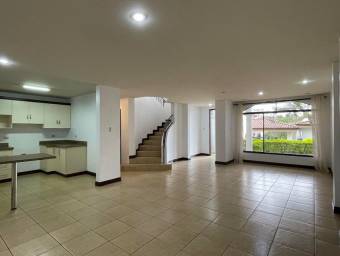 Se vende espectacular casa ubicada en Condominio de lujo.22-853