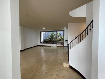 Se vende espectacular casa ubicada en Condominio de lujo.22-853