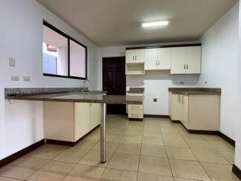 Se vende espectacular casa ubicada en Condominio de lujo.22-853