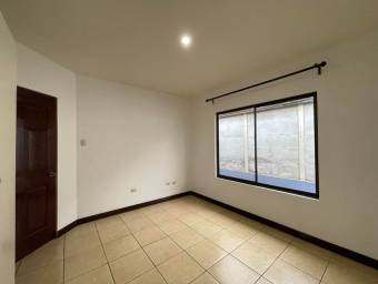 Se vende espectacular casa ubicada en Condominio de lujo.22-853