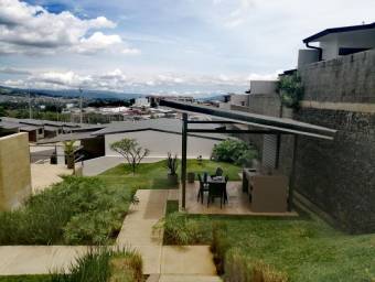 Se vende hermosa casa en Heredia.  22-652