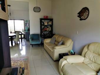 Se vende hermosa casa en Heredia.  22-652