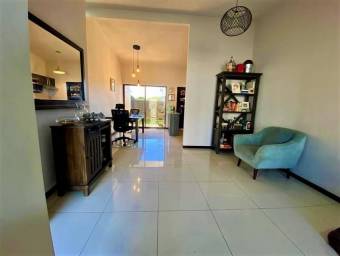 Se vende hermosa casa en Heredia.  22-652