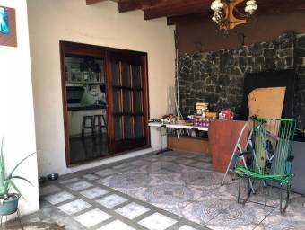 Se vende hermosa casa en Heredia. 22-142