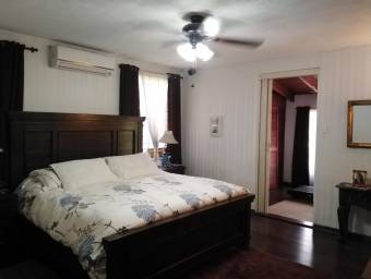 Casa en Venta en Santa Ana, San José. RAH 23-1465