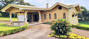 Property for sale with 2 houses in Los Ángeles de San Rafael, Heredia